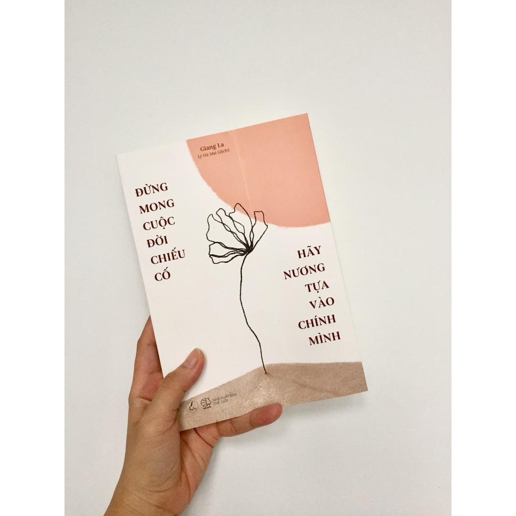 Sách - Đừng Mong Cuộc Đời Chiếu Cố, Hãy Nương Tựa Vào Chính Mình
