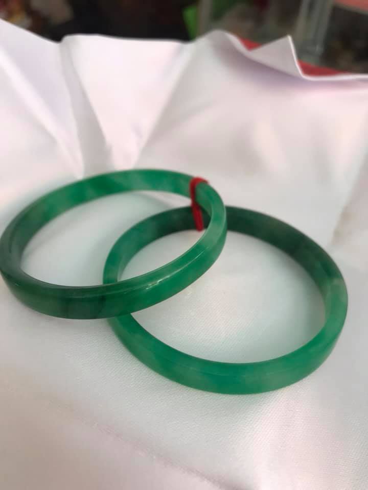 Cặp Vòng Cẩm Thạch Bản Vuông 52mm Xanh Ngọc Lý Đậm Bóng Đẹp Ni 52mm x cao 7mm x dầy 4mm Nữ Mạng Thủy Mộc Hỏa 50kg -> 56kg đeo ạ