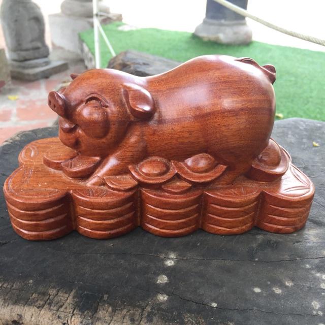 Tượng heo bằng gỗ hương