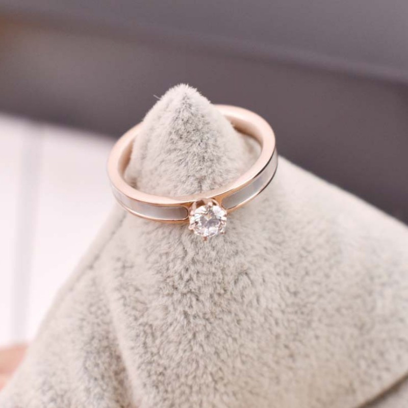 Nhẫn Nữ Xà Cừ Đính Đá Titan Ko Đen TT 2620