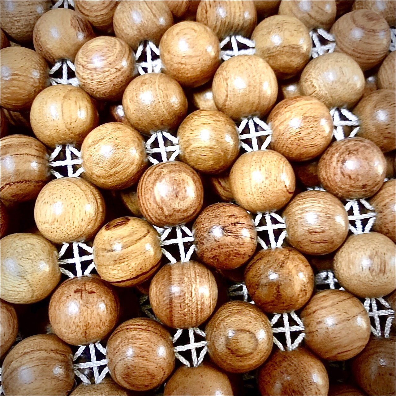 Chiếu Hạt Gỗ Hương Đá