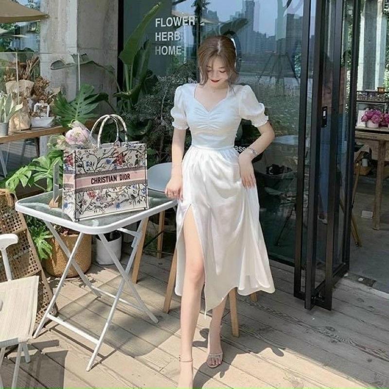 Đầm trắng nhúng ngực xẻ tà