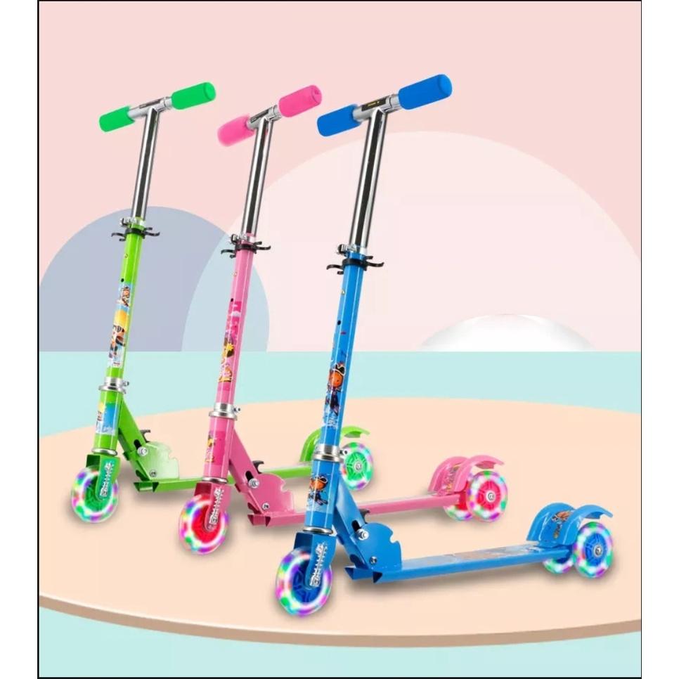 Xe trượt Scooter, Xe trượt phát sáng cho bé từ 3 - 8 tuổi chịu được tải trọng 100kg có 3 bánh
