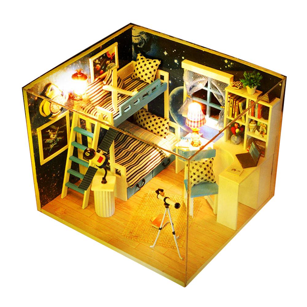 Nhà búp bê thu nhỏ với đồ nội thất và đèn LED tự làm