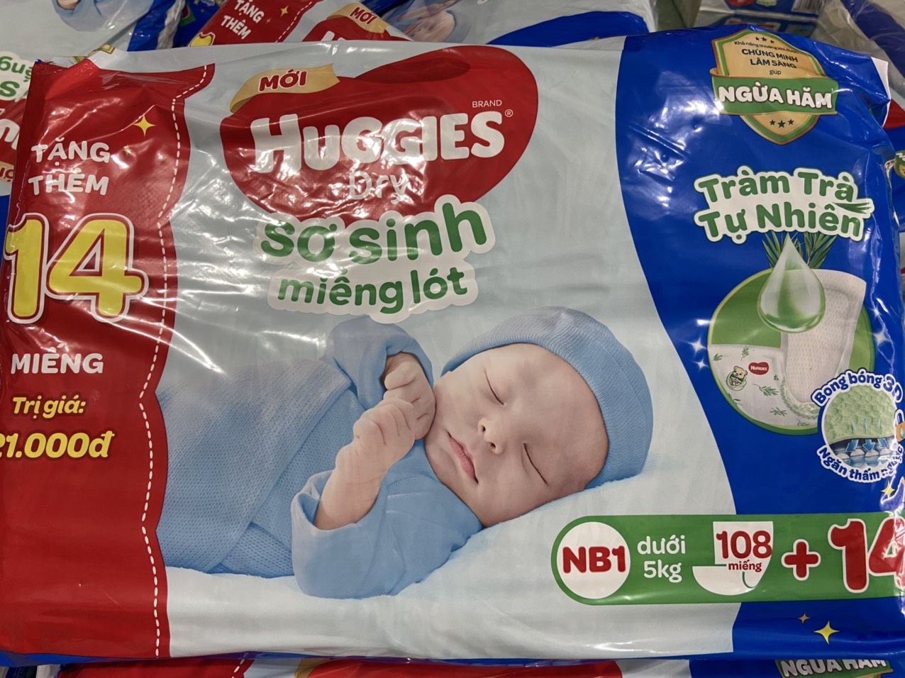 Khuyến Mãi 8 miếng lót - Miếng lót sơ sinh Huggies NB1 108 miếng - HSD luôn mới