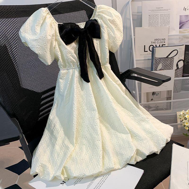 DONGSHOP HOT Cô gái bong bóng nước ngoài tay áo đầm mùa hè 2023 Hàn Quốc trẻ em Bowknot váy công chúa váy mùa hè
