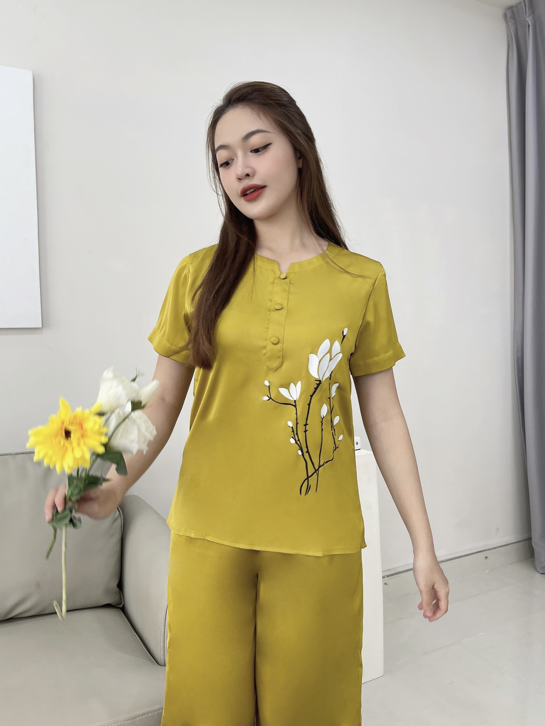 Đồ bộ trung niên dành cho mẹ cổ nút bằng vải Latin