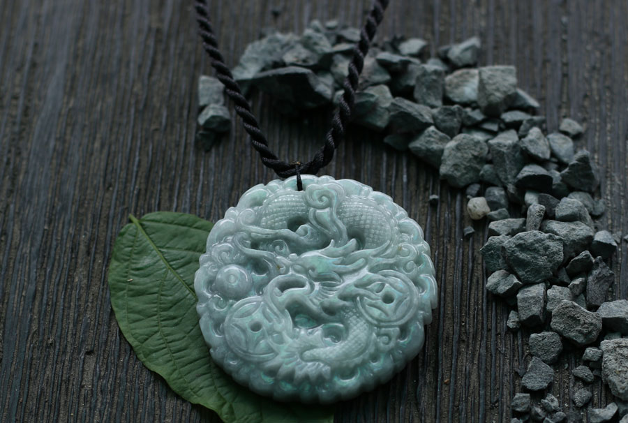 Mặt Dây Chuyền Cẩm Thạch Chạm Rồng Ngọc Quý Gemstones MD40