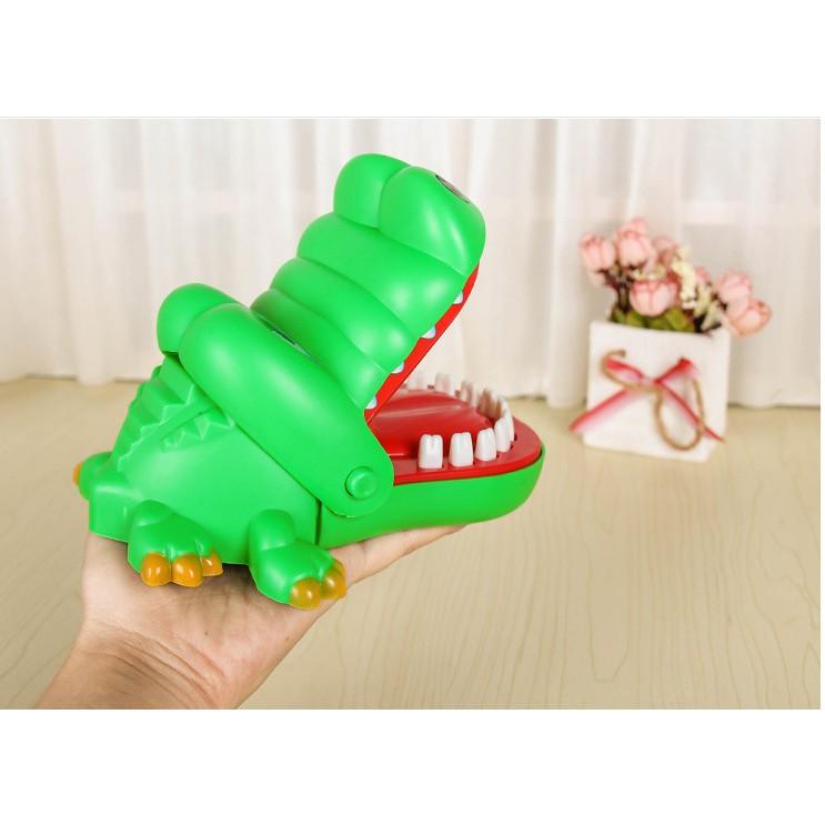 Trò Chơi Khám Răng Cá Sấu Cắn Tay Thử Tài Bé Yêu Vui Nhộn