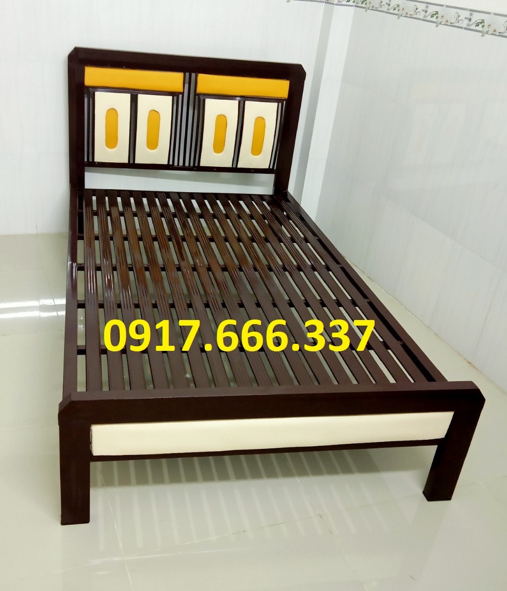 Giường sắt hộp vuông 1m2x2m đầu nệm sọc vàng cao cấp