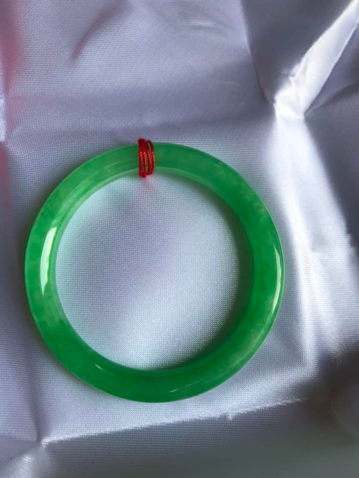 Vòng cẩm thạch Lý T 50mm x 7mm Màu xanh ngọc bóng đều đẹp Nữ mệnh Mộc mệnh Hỏa 50kg - 55kg đeo ạ