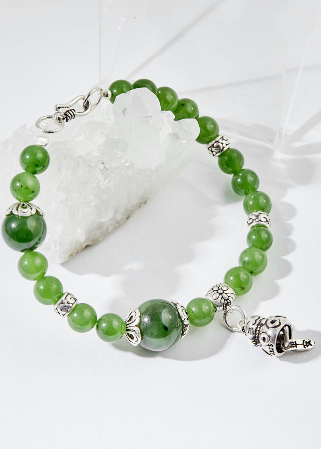 Vòng tay ngọc bích charm mèo may mắn Ngọc Quý Gemstones