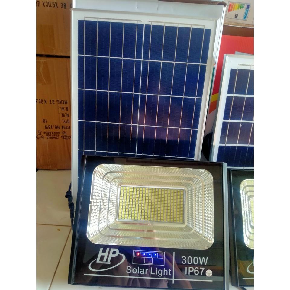 Đèn Pha Năng Lượng Mặt Trời 100W.200W. Sáng, IP67, Vỏ Nhôm Đúc. Sáng liên tục 8h-12h