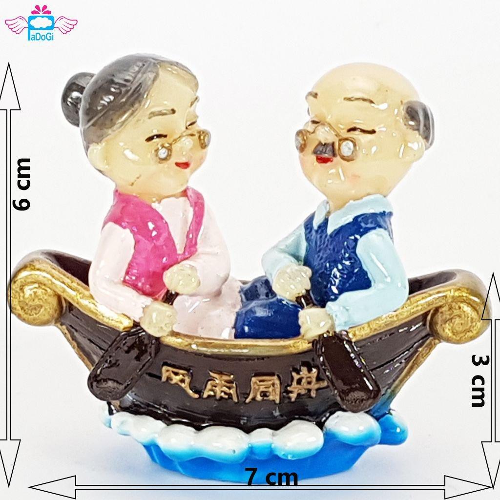 Tượng Ông Bà Chèo Thuyền