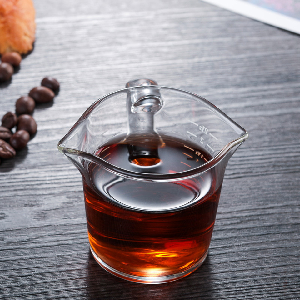 Ly thủy tinh chia vạch vòi rót đôi 70ml