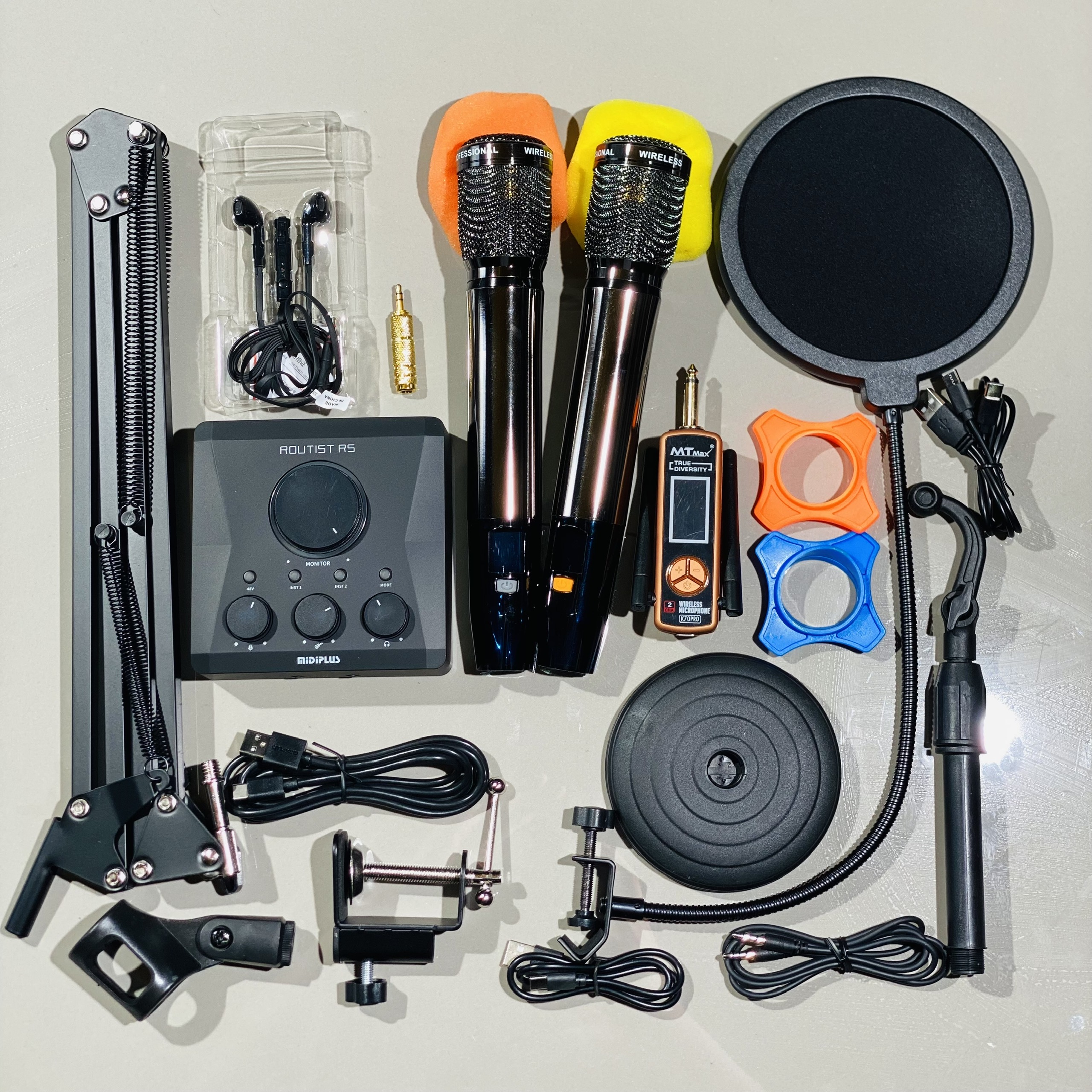 Combo chuyên Thu Âm Dùng Phần Mềm Livestream Chuyên Nghiệp sound card Routist RS GEN II và micro đa năng K70 hàng nhập khẩu