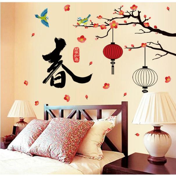 Decal trang trí tết - Cành anh đào đỏ hồng lồng đèn trắng đen kèm chữ