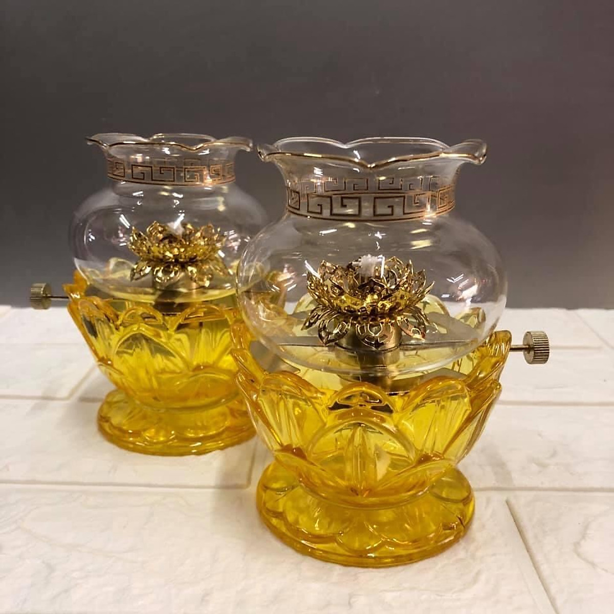Combo 2 chiếc Đèn thờ đốt dầu thuỷ đế sen tinh thuỷ tinh vàng BH12158
