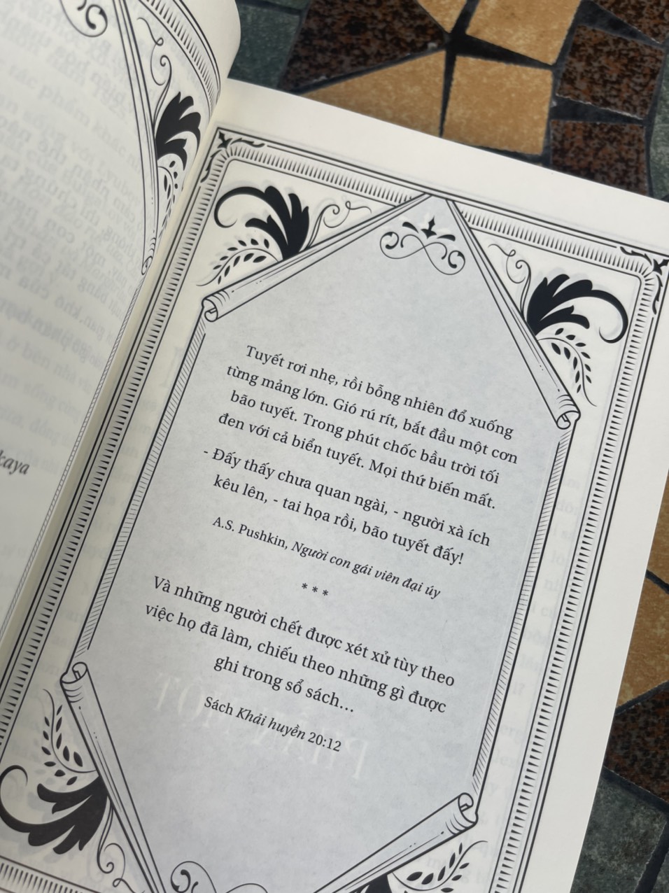 (Bìa mềm - Lần đầu được dịch ra tiếng việt) BẠCH VỆ - Mikhail Bulgakov – Trần Thị Phương Phương dịch – PhoenixBooks – NXB Đà Nẵng