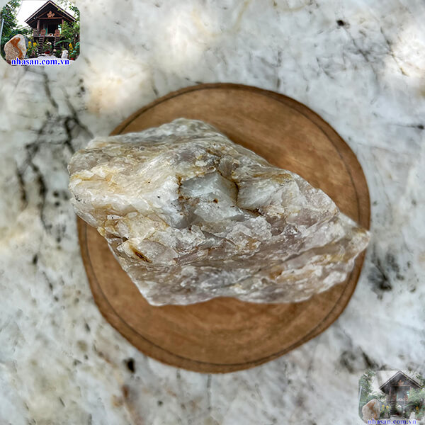 Đá thạch anh hồng thô nguyên khối để bàn trấn trạch - 3.3kg
