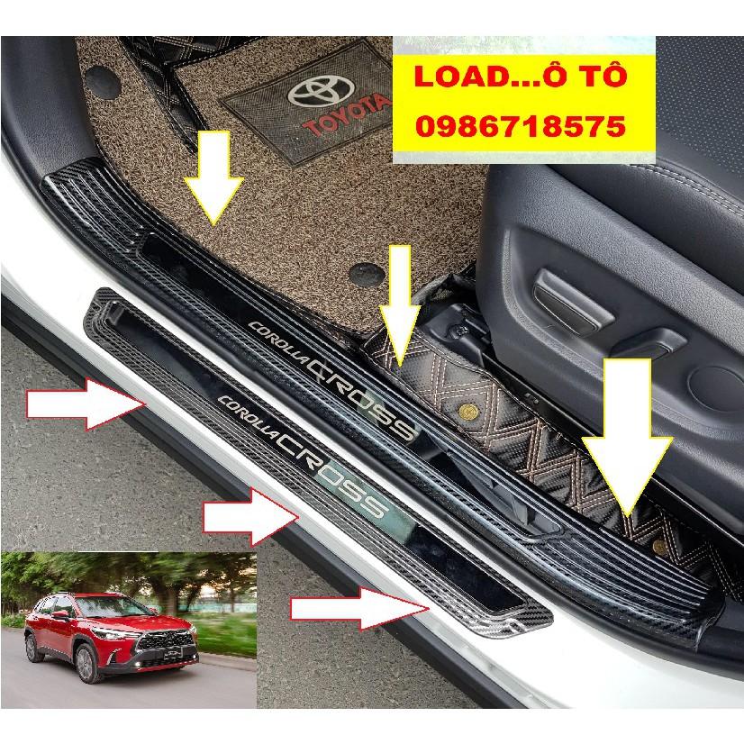 Ốp Bậc Cửa, Nẹp Bước Chân Xe Trong Ngoài Xe Toyota Cross 2023-2020 Chất Liệu Vân carbon Hàng Chữ Bóng Cao Cấp