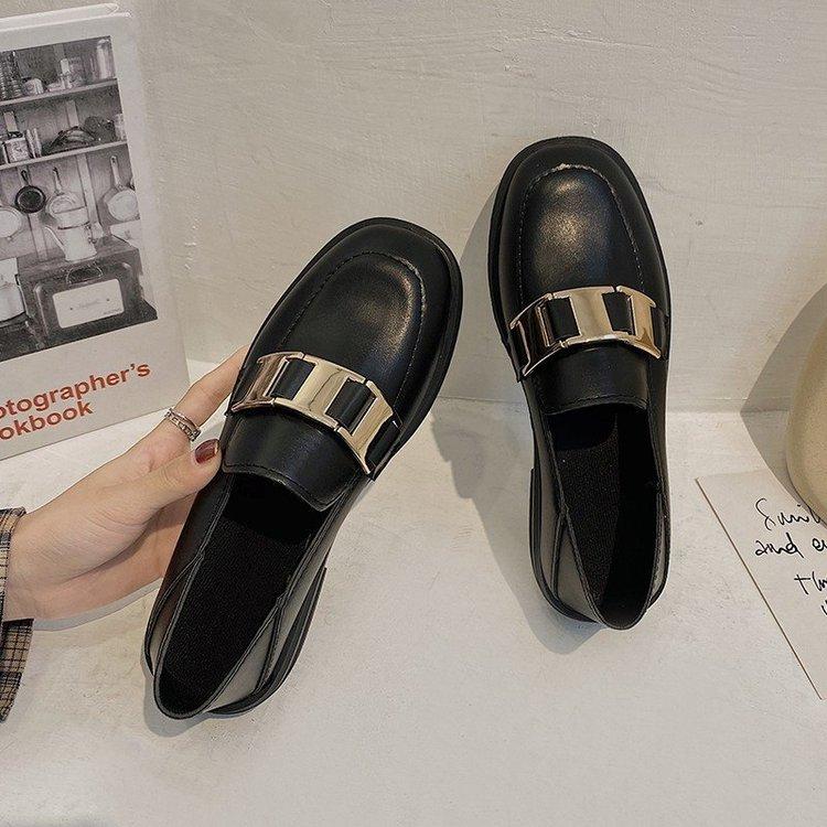Giày lười đế phẳng khuy kim loại mang thường ngày