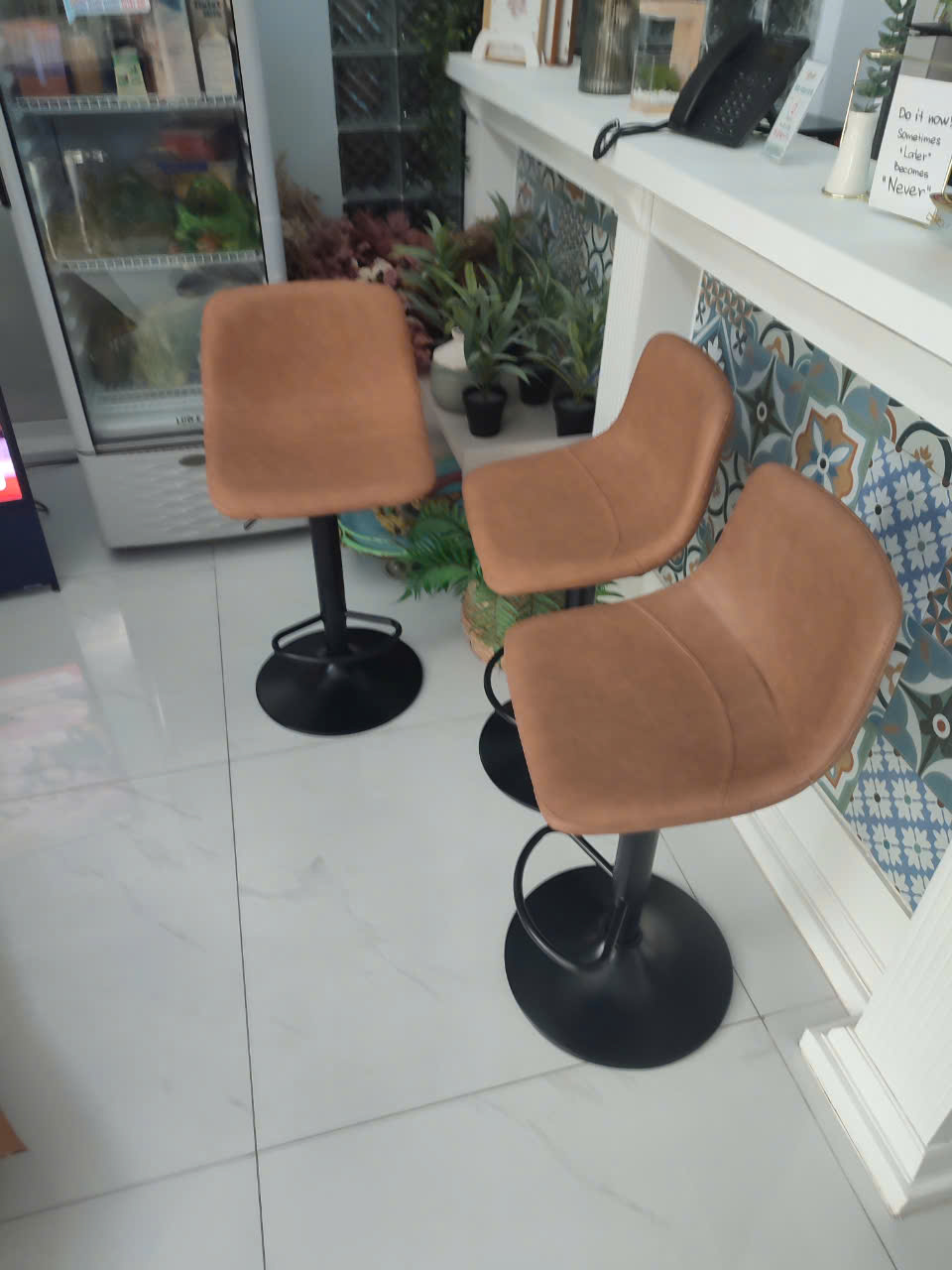 Ghế quầy bar có lưng CB2272A Nội thất Capta Ghế bar quầy đảo bếp nệm pvc có lưng tựa chân đen tăng giảm HCM
