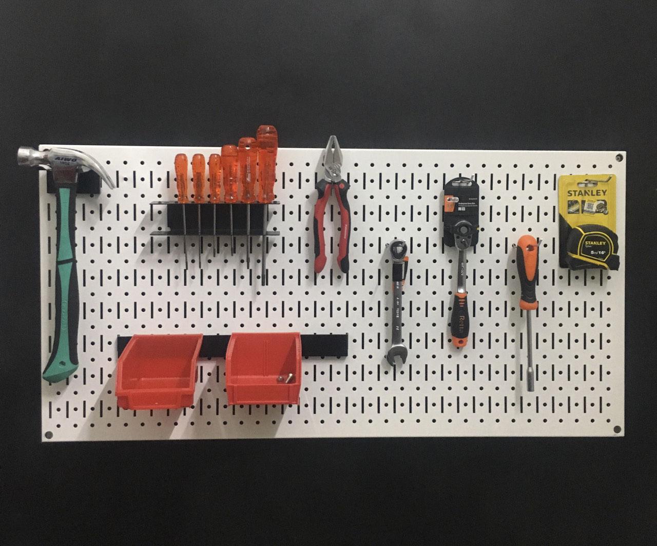 Vách lưới pegboard treo tường màu Trắng + Phụ kiện