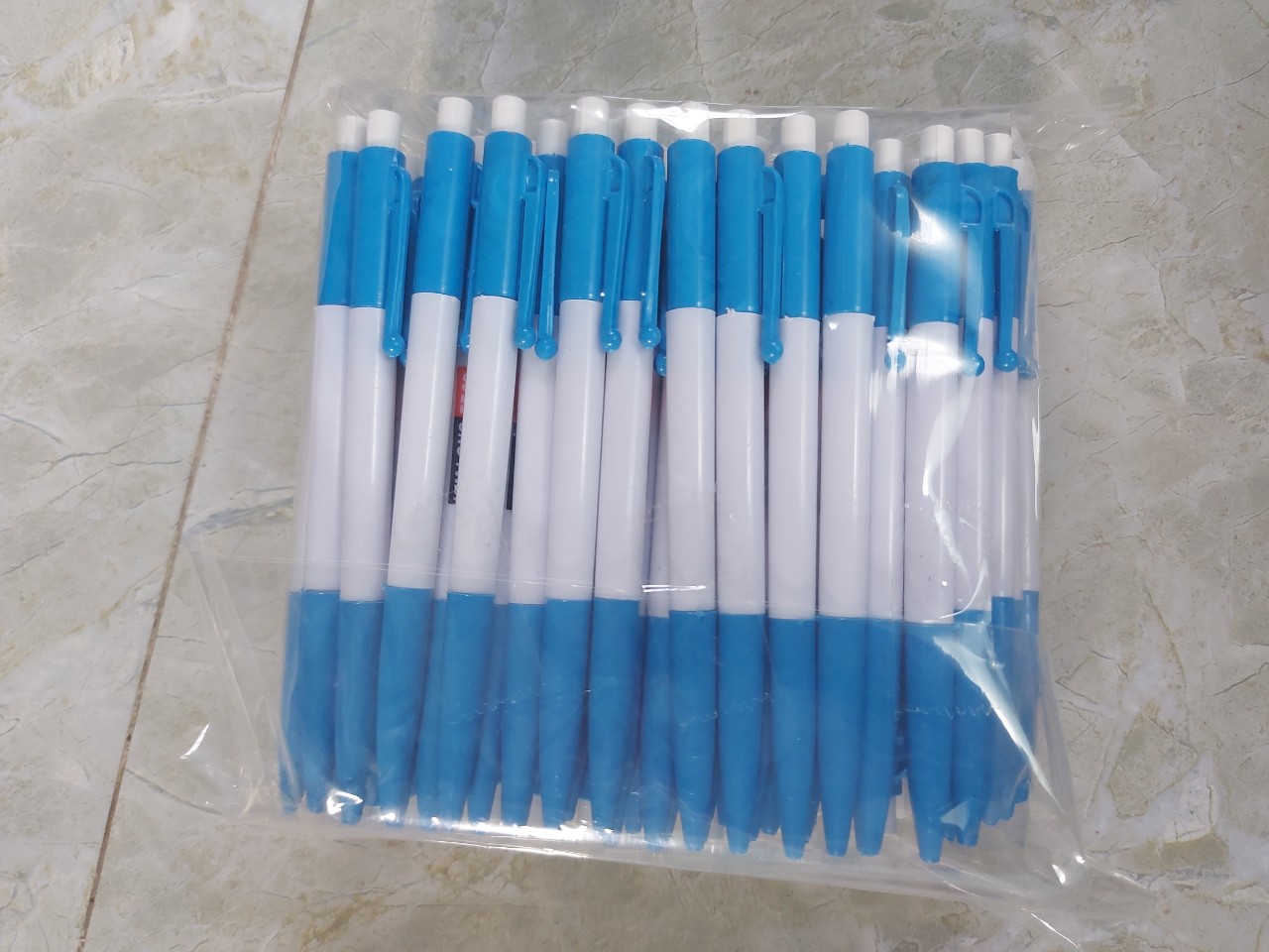 Set 100 bút bi mựa xanh ngòi 0.8mm