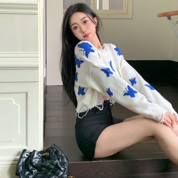 Áo len nữ Montoghi dệt kim kiểu RÁCH NHÍ croptop IN HÌNH BƯỚM phong cách cá tính
