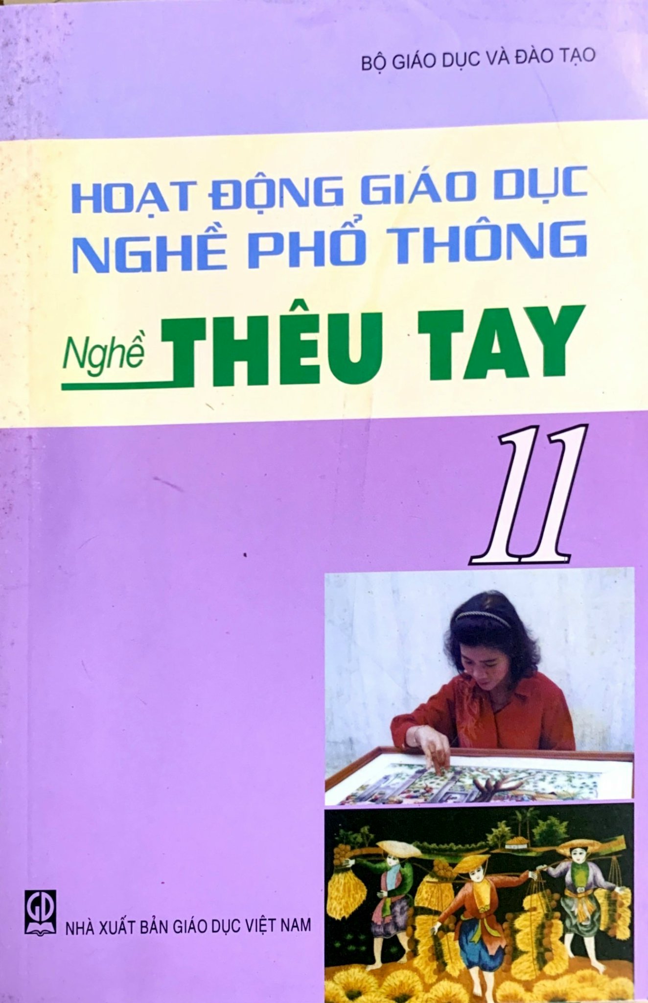 Hoạt động giáo dục nghề phổ thông : Nghề Thêu tay 11