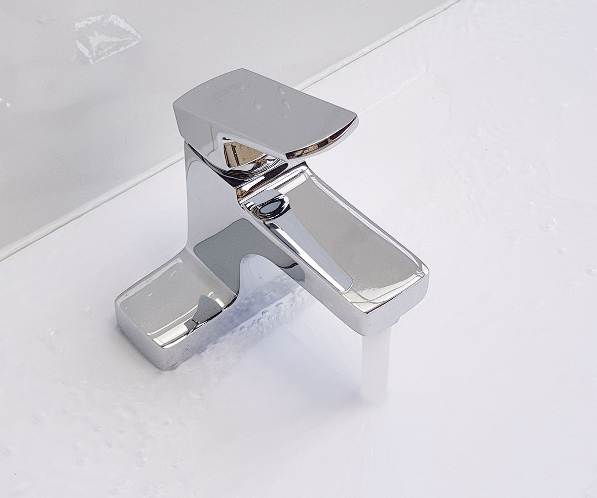 Vòi Lavabo nóng lạnh 2 chân Đồng mạ Chrome Eurolife EL-DAISY 03