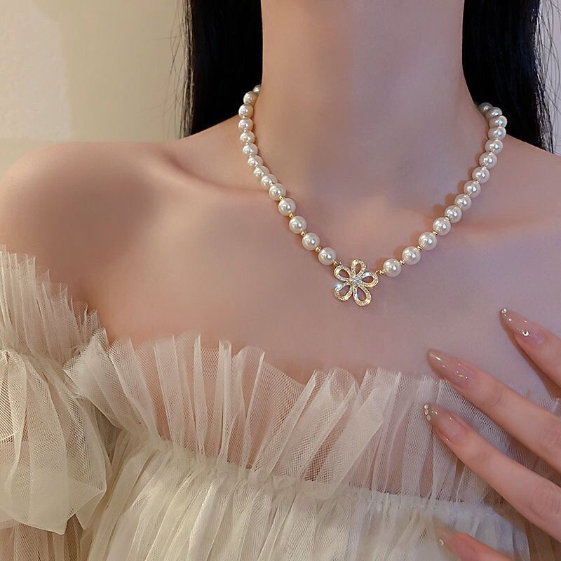 Dây chuyền mặt hoa đính đá phong cách thời trang Hàn Quốc