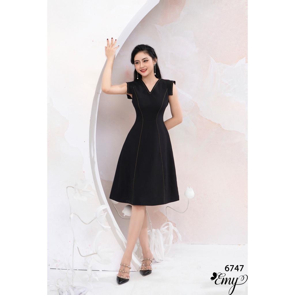 Đầm EMY EM6747 Xoè Trơn Cổ V