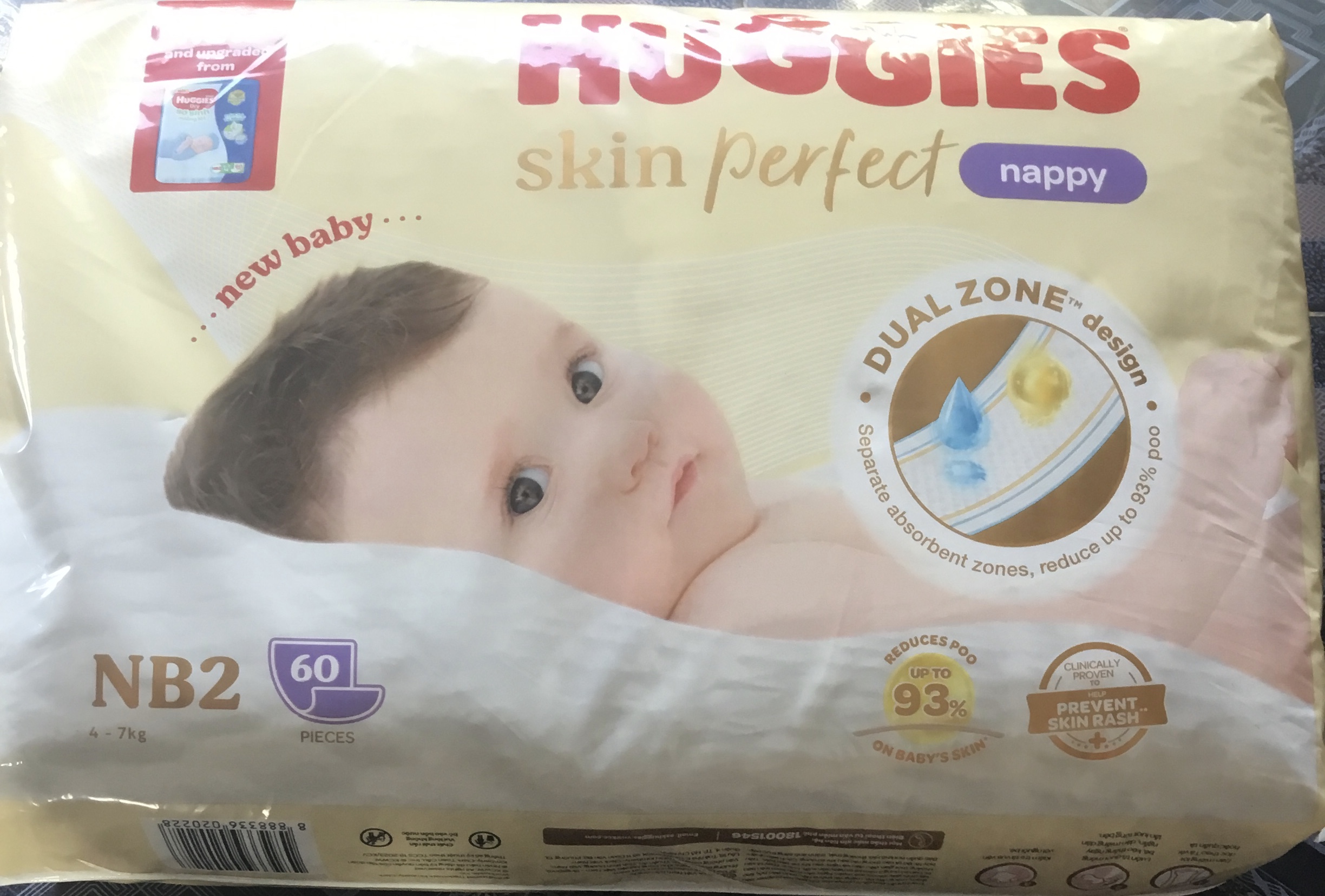 Mẫu Mới - (Dùng Kèm Tã Vải Tam Giác) Miếng Lót Sơ Sinh Huggies Newborn 2 (Huggies NB2 60 Miếng) Skin Perfect Ngừa Hăm Cho Bé Từ 4-8kg - Miếng lót cho bé Huggies