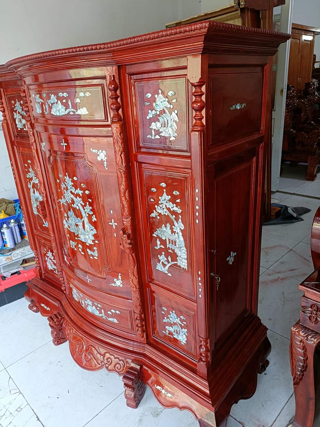 Tủ thờ khảm trai gỗ tràm bụng phệ cao cấp gia rẻ ngang 1m60
