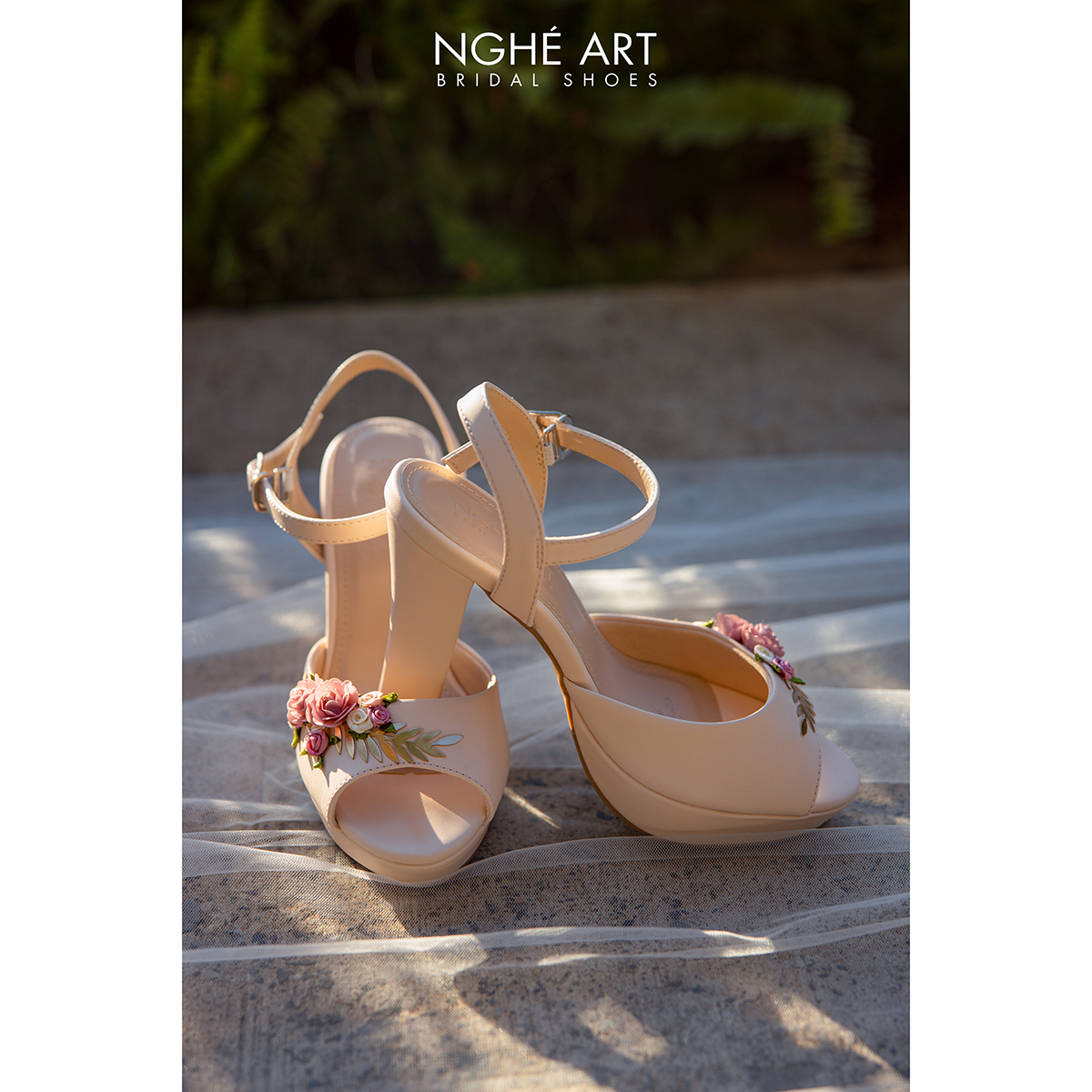 Giày cưới Nghé Art cao gót đính hoa hồng 420