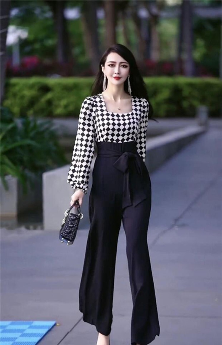 Jumpsuit lụa phối caro tay phồng