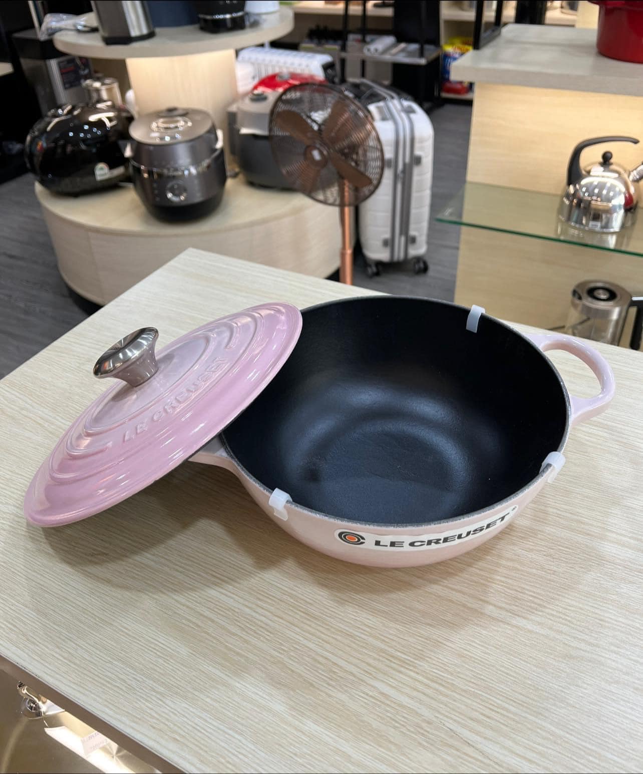 Nồi Gang LeCreuset La Marmite 24cm Pink Hàng Chính Hãng