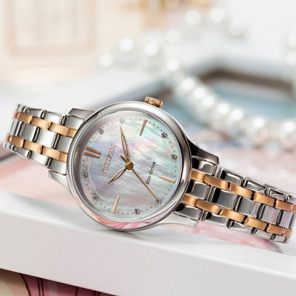 Đồng Hồ Nữ Citizen Đính Đá Swarovski Dây Thép Không Gỉ EM0896-89Y - Mặt Xà Cừ