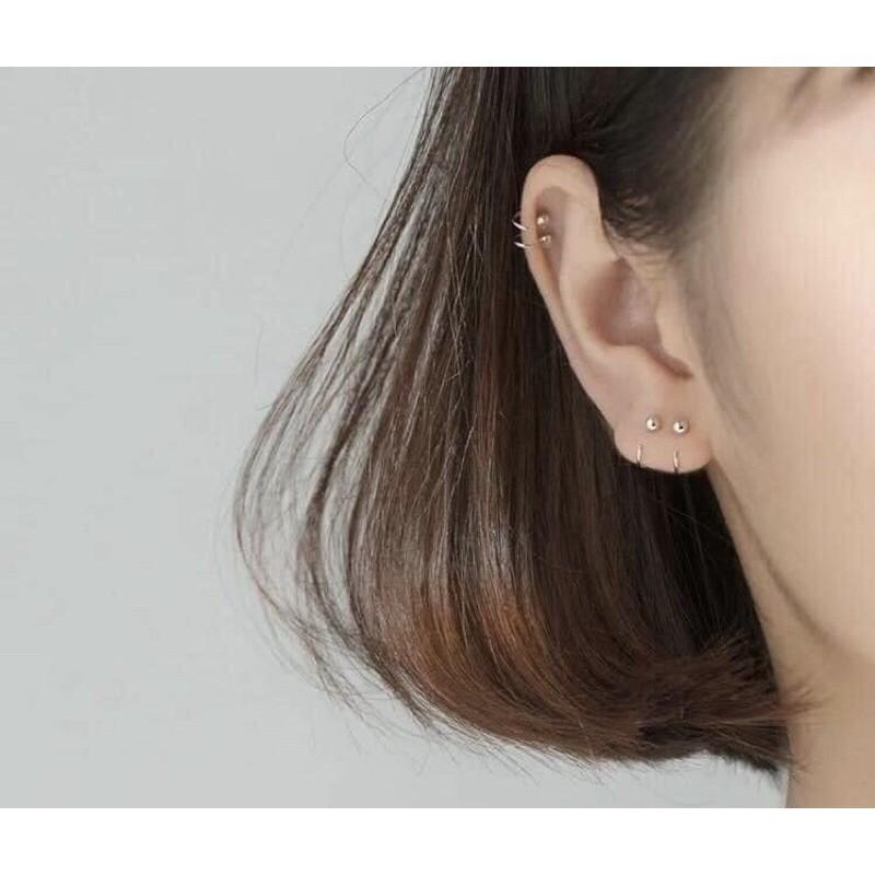 Khuyên tai bạc độc đáo, cá tính dành cho cả nam và nữ.