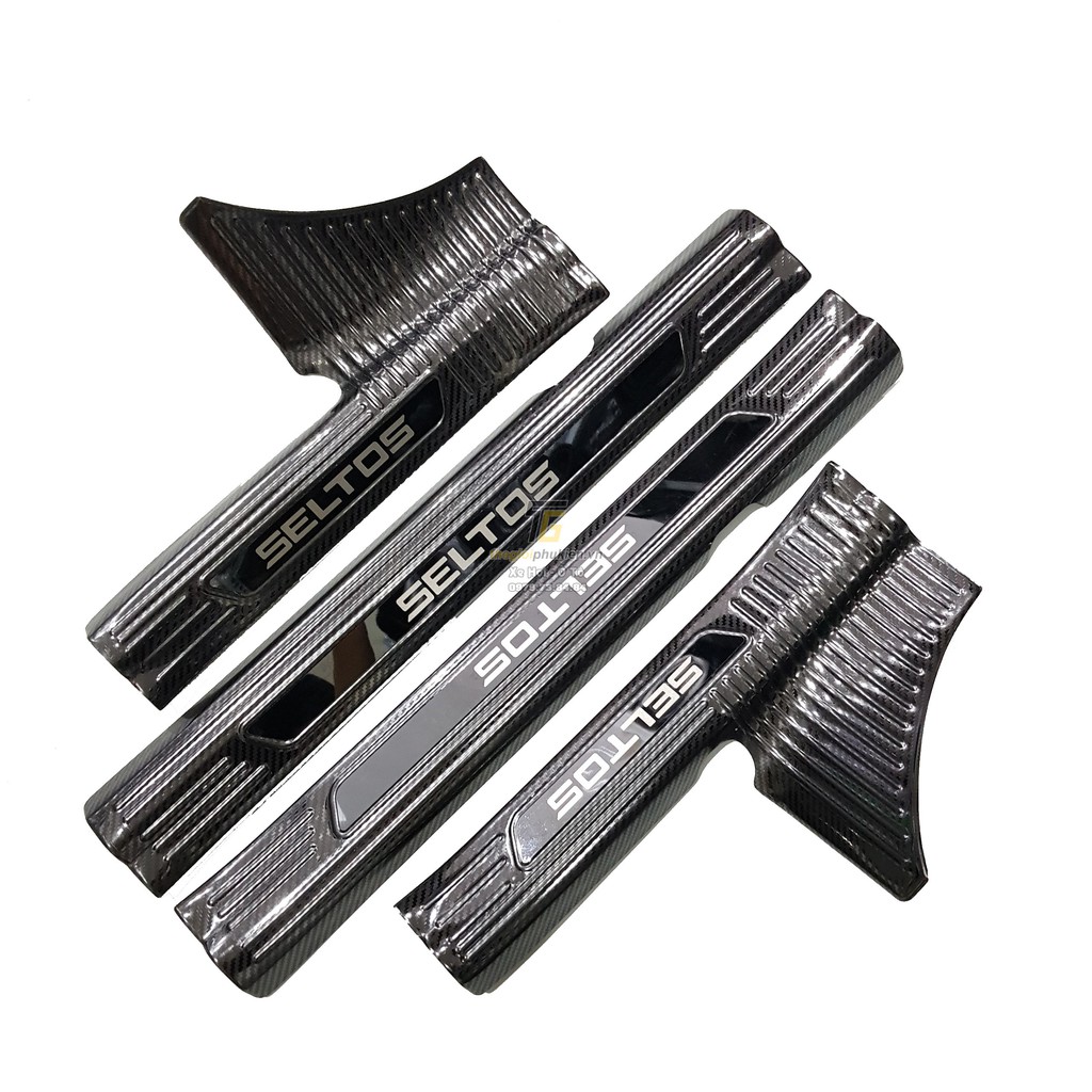 Ốp bậc cửa, nẹp bước chân trong, ngoài Carbon xe Kia Seltos 2020- 2021- 2022, vân cacbon cao cấp