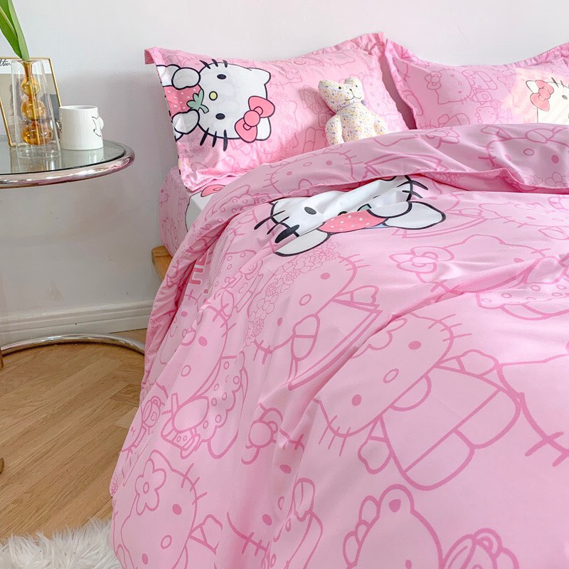 Sét chăn ga gối cotton poly họa tiết mèo hồng cho bé gái may theo kích thước khách đặt