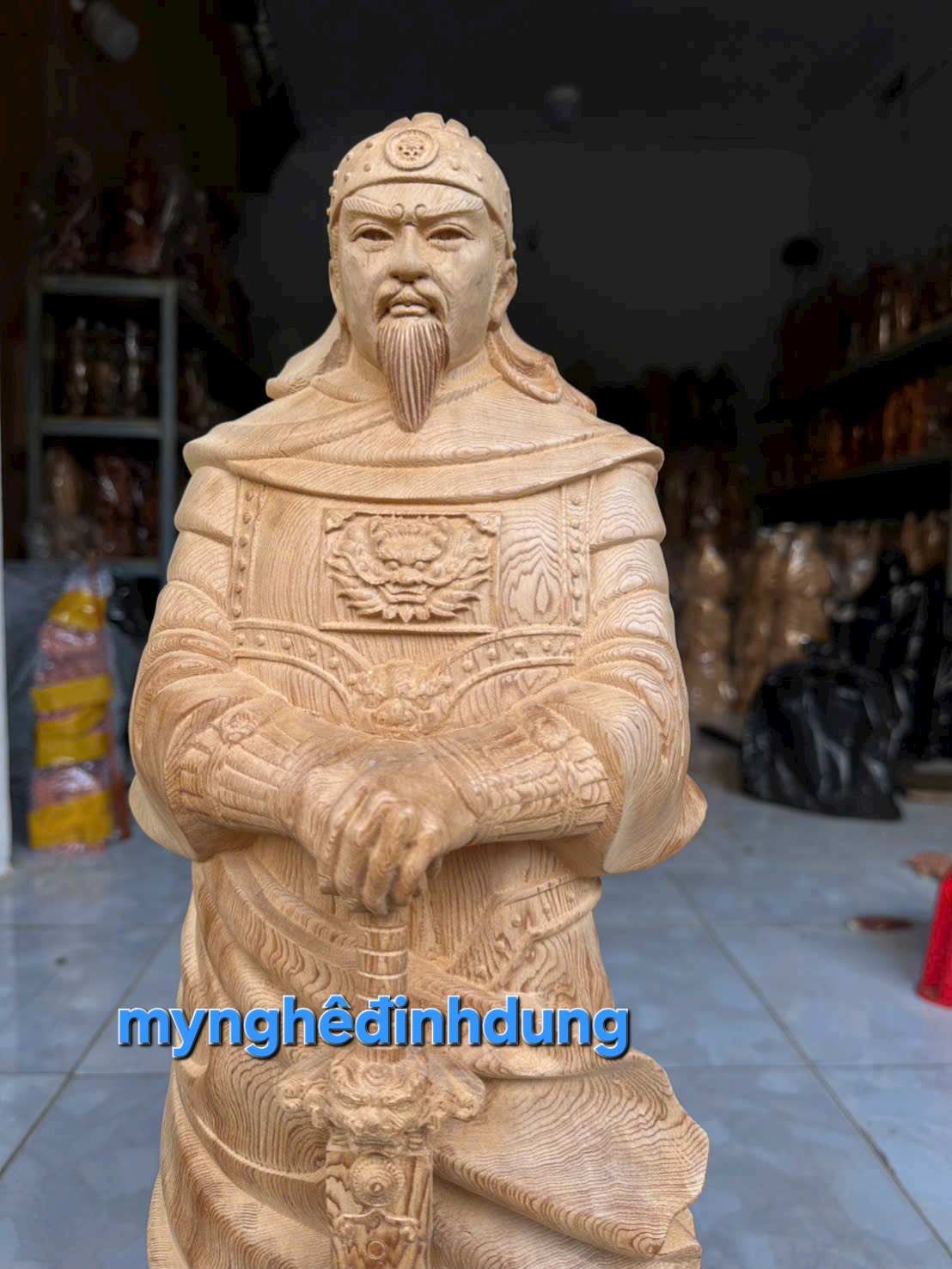 Tượng trần quốc tuấn trần hưng đạo vương bằng gỗ ngọc Am thơm nức cao 70cm