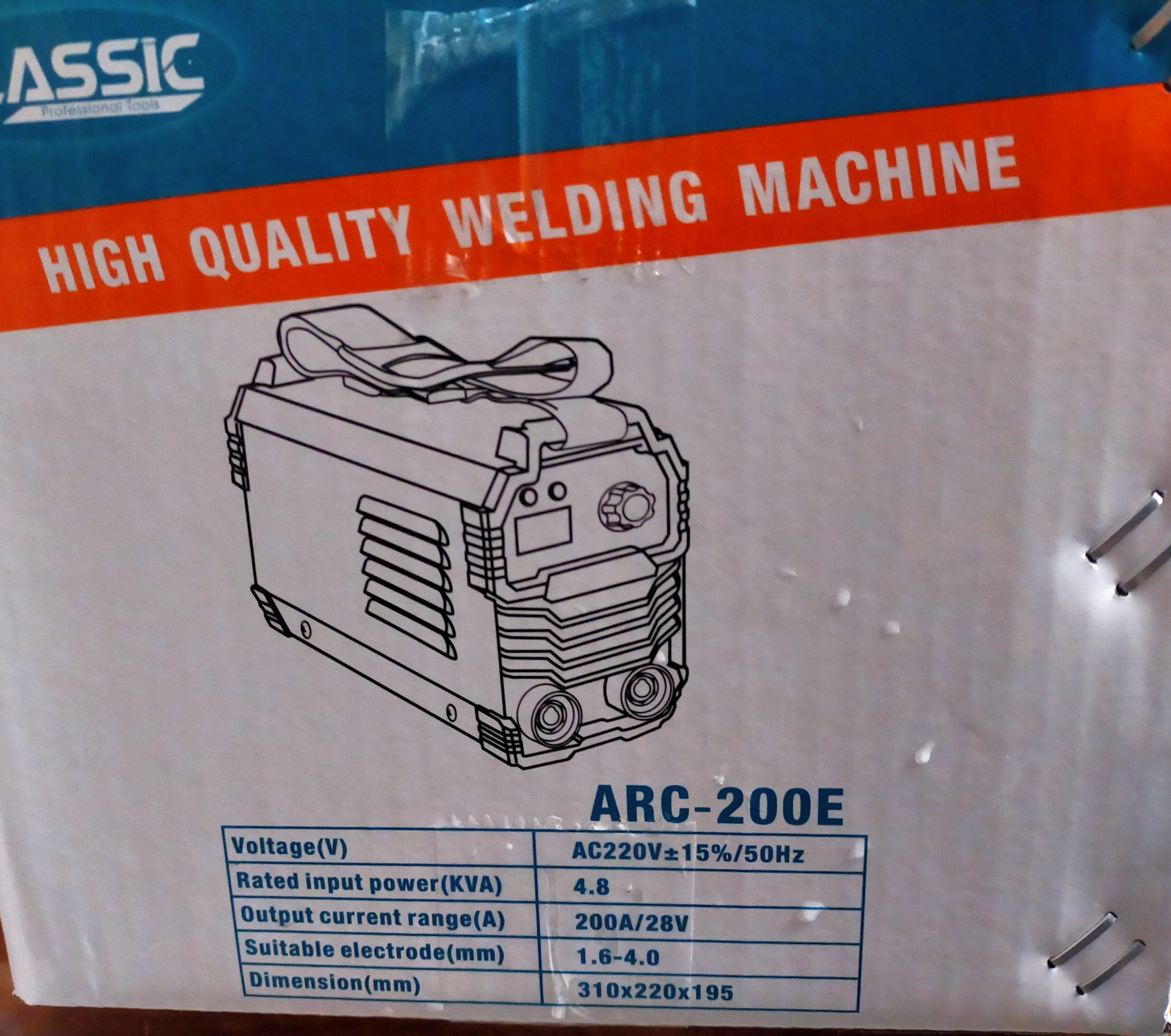 MÁY HÀN QUE ĐIỆN TỬ CLASSIC ARC-200E (CÓ MÀN HÌNH HIỂN THỊ, CHUYÊN KÉO QUE 2.5)