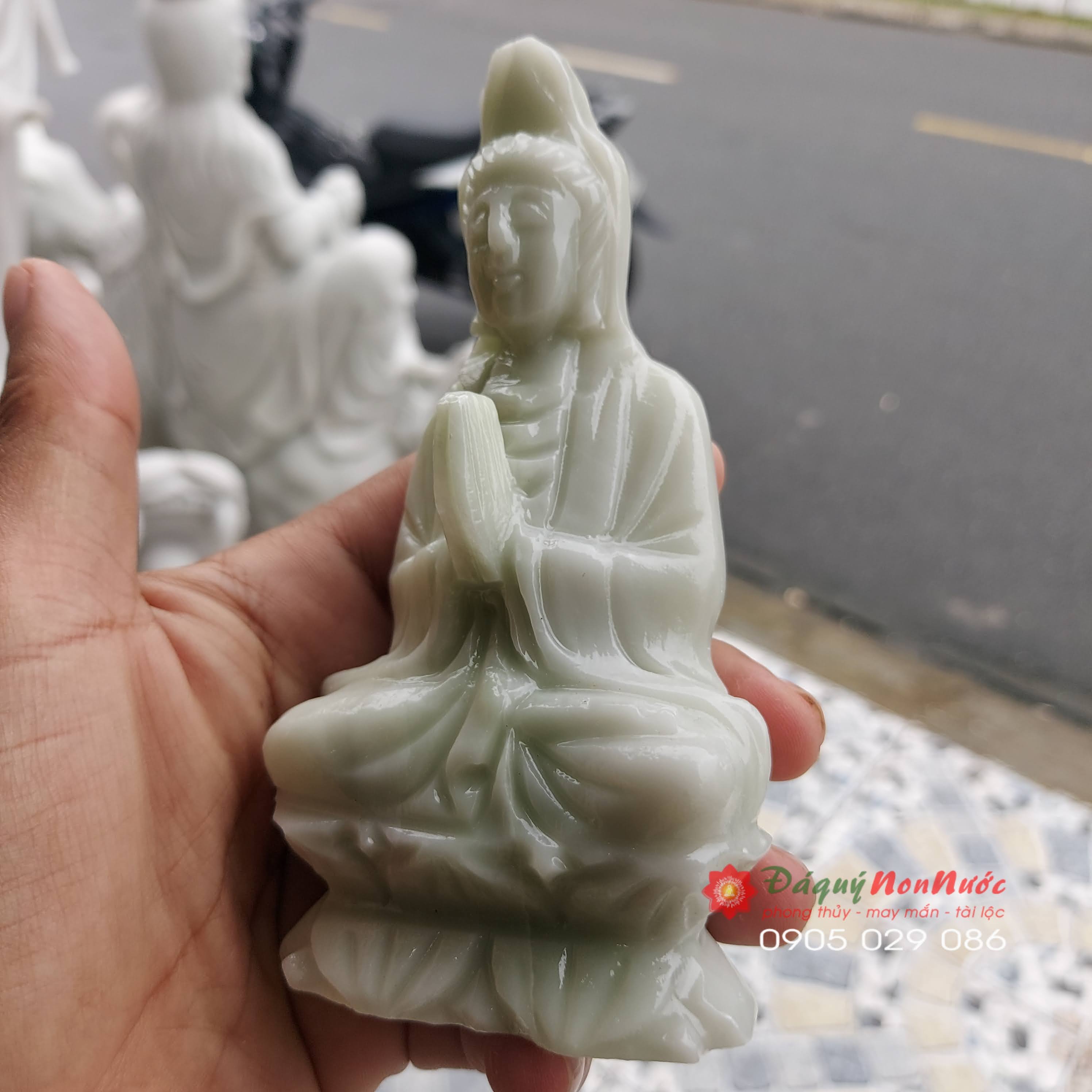 Tượng Phật quan âm ngồi đài sen đá trắng xanh 10cm - đá Non Nước