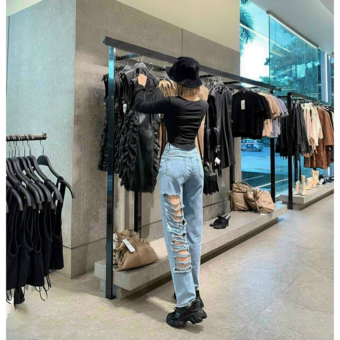 Jeans nữ thiết kế rách sau