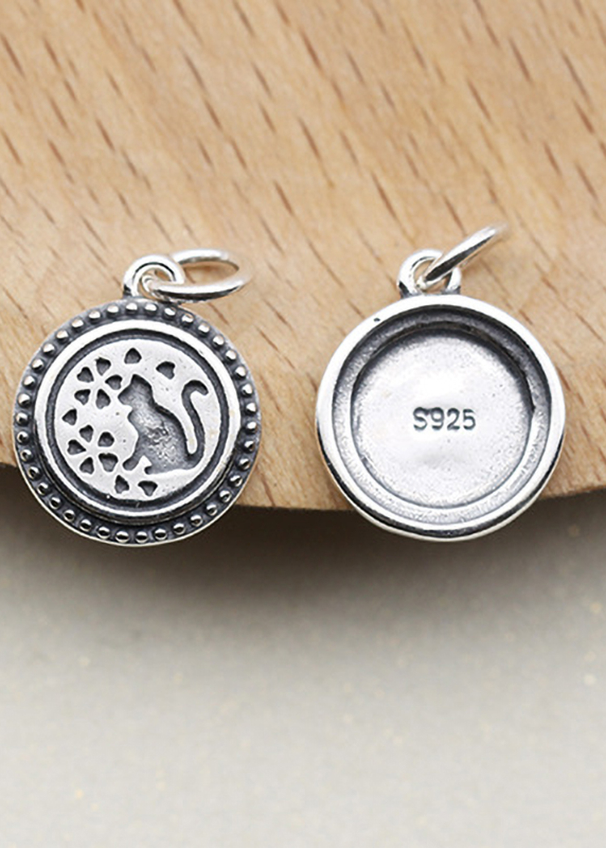 Combo 2 cái charm bạc hình con mèo dễ thương treo - Ngọc Quý Gemstones