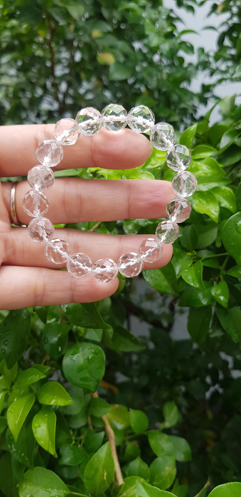 Vòng tay phong thủy nữ đá thạch anh trắng giác tự nhiên Size vòng 10mm Chất liệu đá thạch anh màu trắng tinh khôi giác đẹp ạ