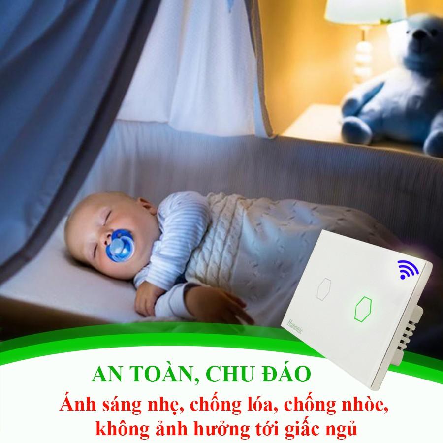 Công tắc thông minh Smart Home 3 nút tích hợp ổ hỗ trợ Google Assistant . Công tắc cảm ứng WIFI kính cường lực- Công tắc